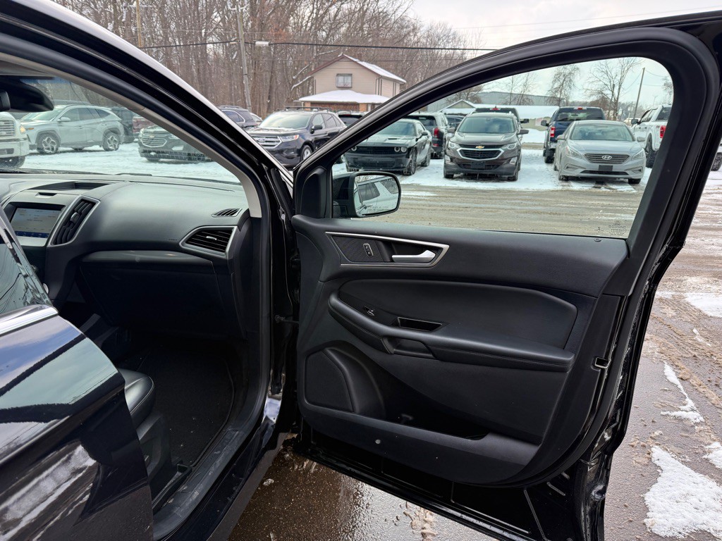 2020 Ford Edge Image 21