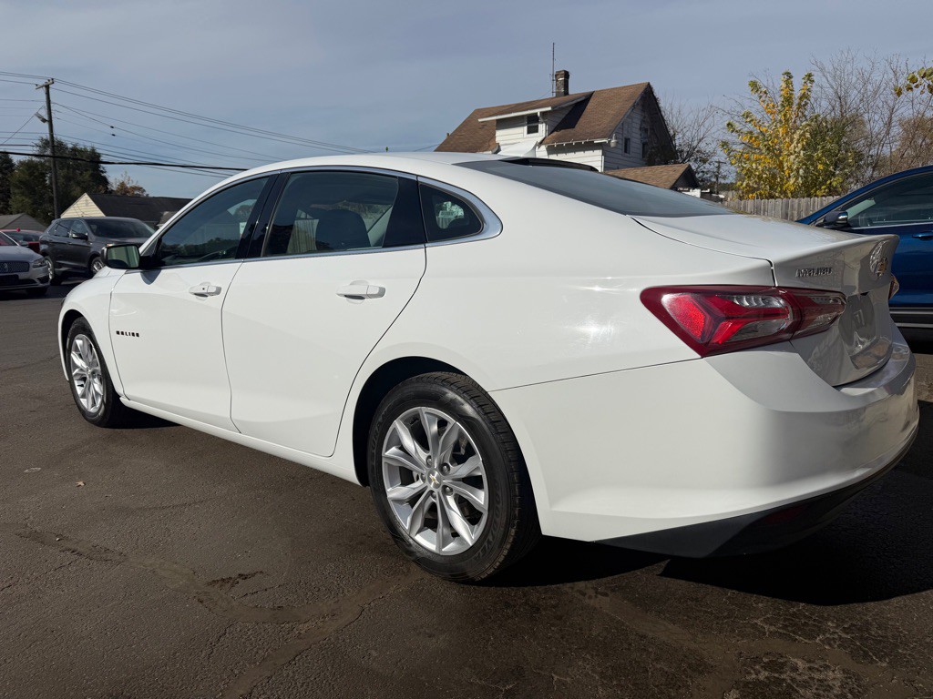 2022 Chevrolet Malibu Image 3