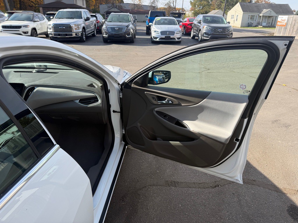 2022 Chevrolet Malibu Image 18