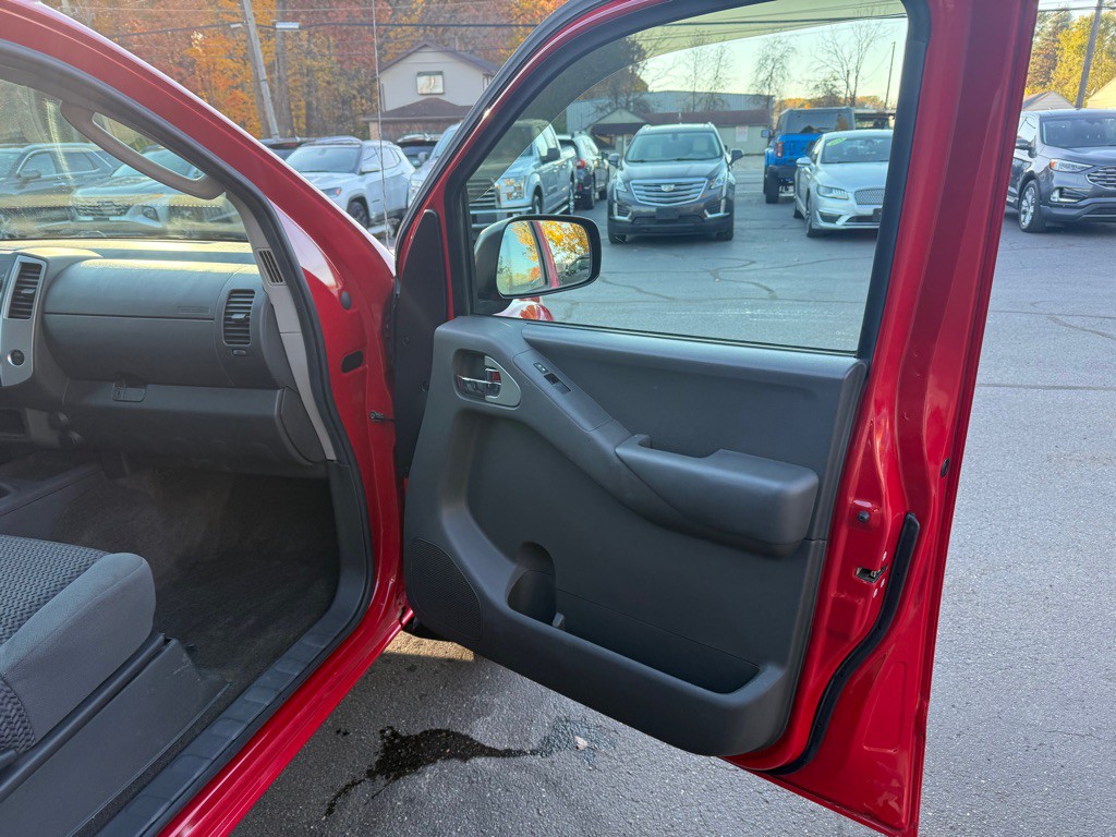 2010 Nissan Frontier Image 12