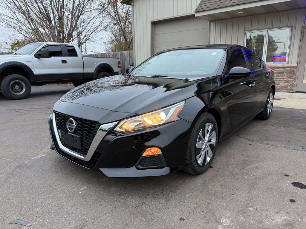 2019 Nissan Altima Image 2