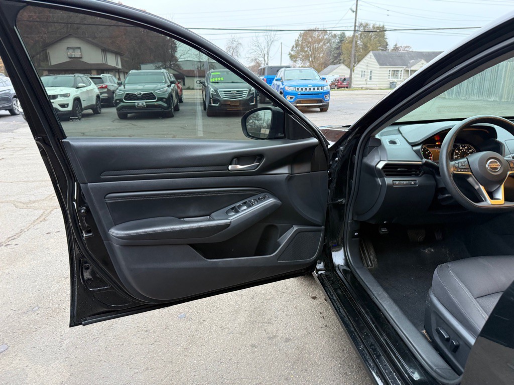 2019 Nissan Altima Image 9