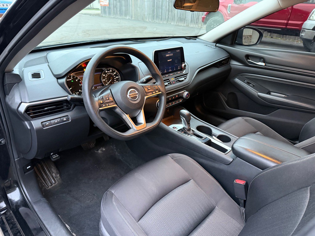 2019 Nissan Altima Image 10