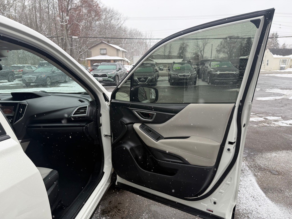 2020 Subaru Forester Image 17