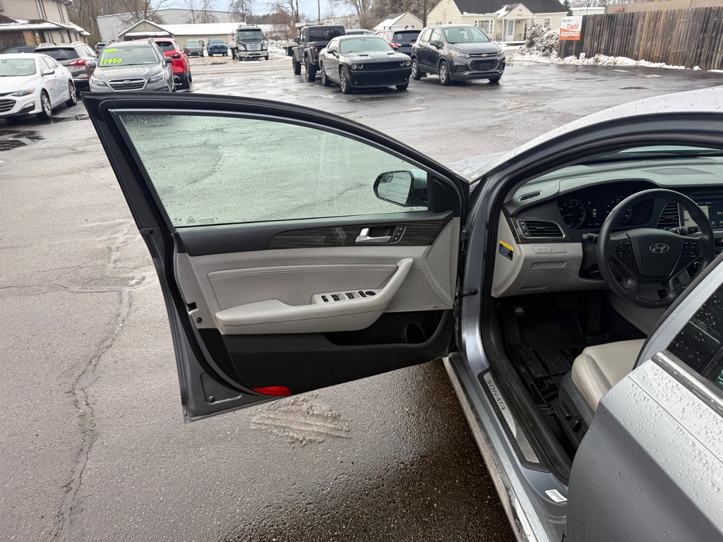 2015 Hyundai Sonata Image 9