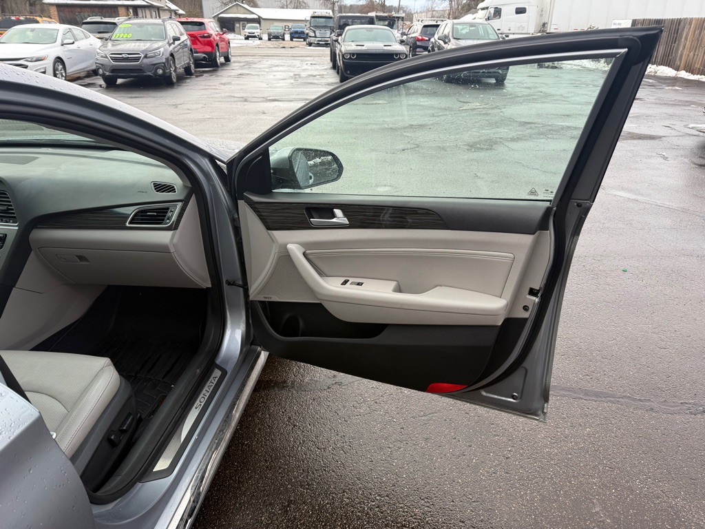 2015 Hyundai Sonata Image 16
