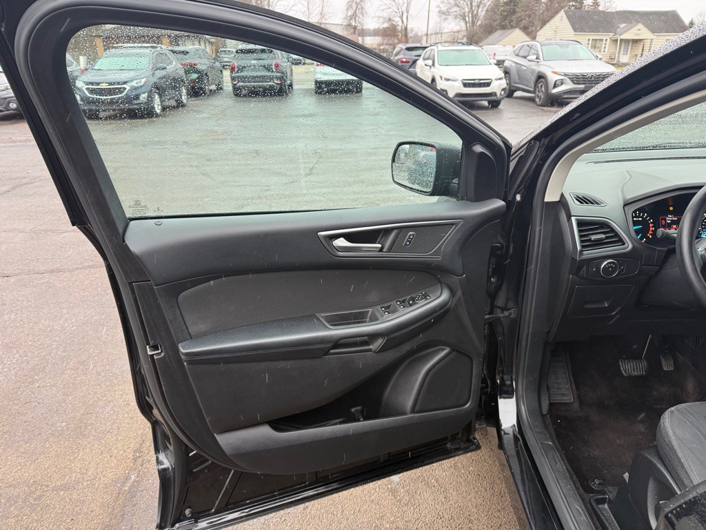 2017 Ford Edge Image 8