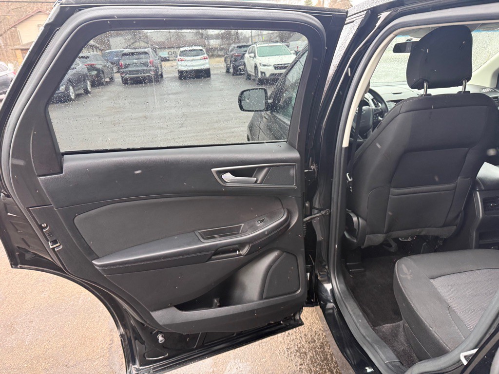 2017 Ford Edge Image 10