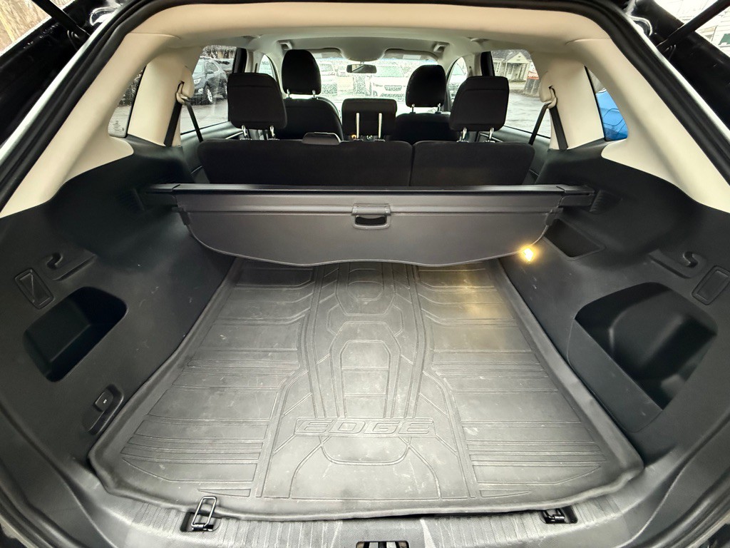 2017 Ford Edge Image 12