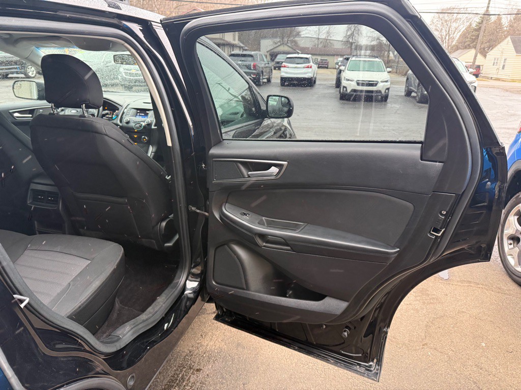 2017 Ford Edge Image 13