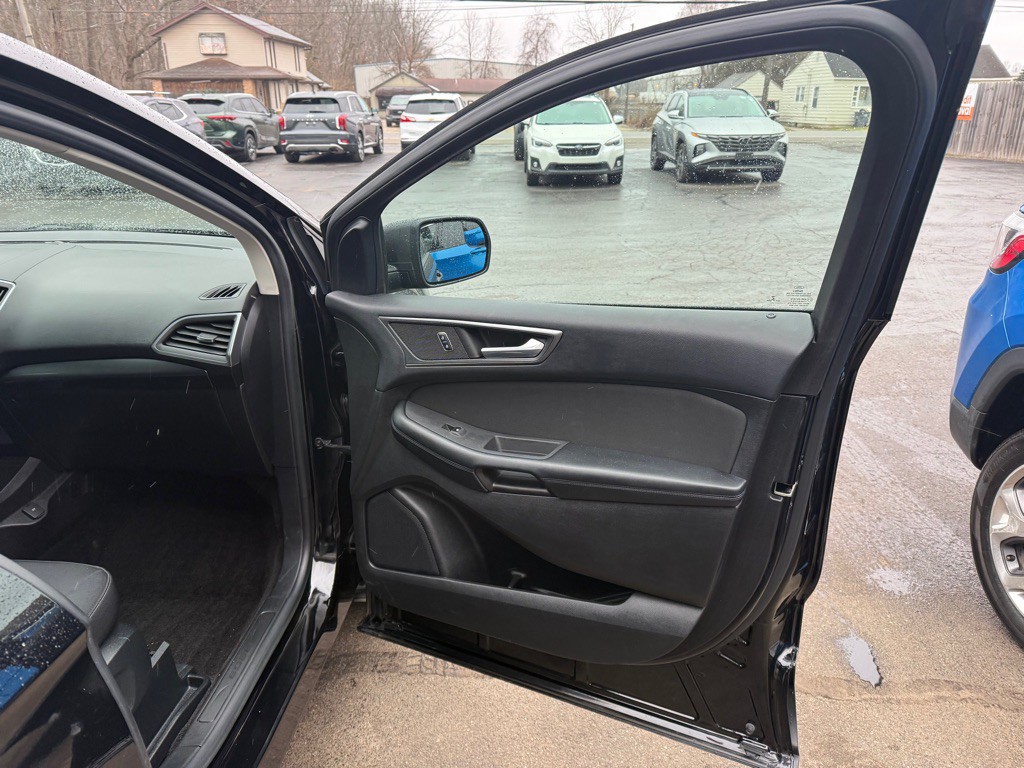 2017 Ford Edge Image 16