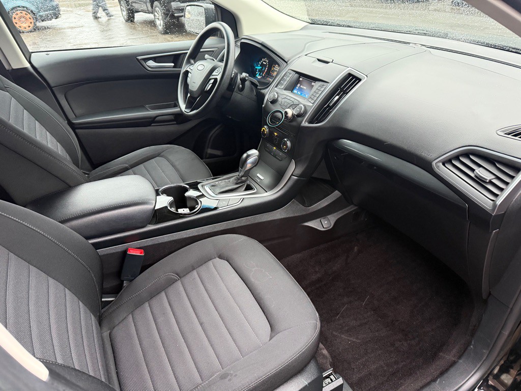 2017 Ford Edge Image 17