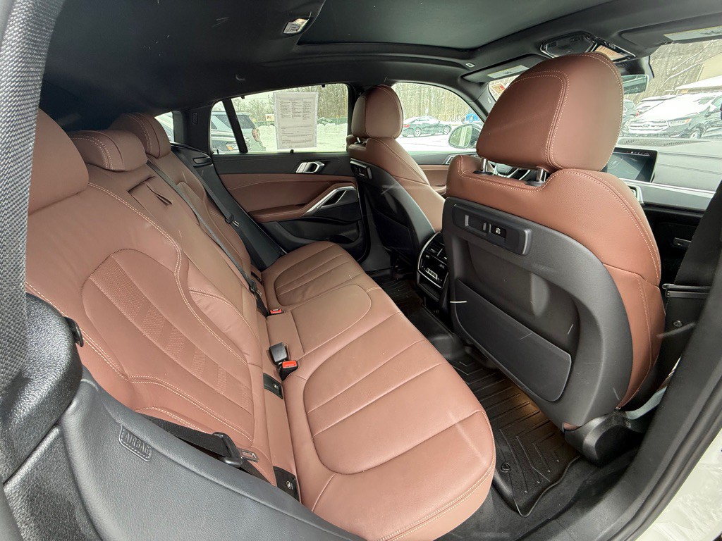 2022 BMW X6 Image 18