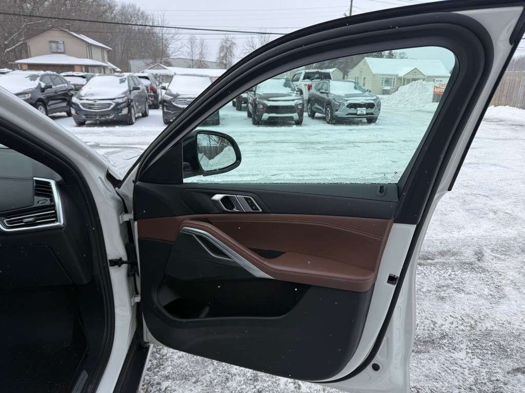 2022 BMW X6 Image 21