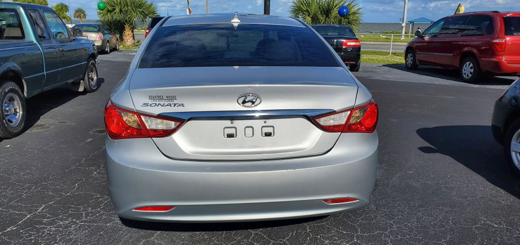 2011 Hyundai Sonata Image 3