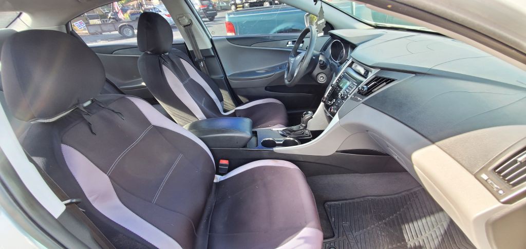 2011 Hyundai Sonata Image 6