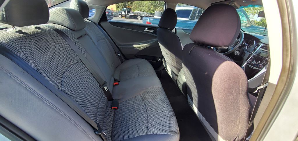 2011 Hyundai Sonata Image 9