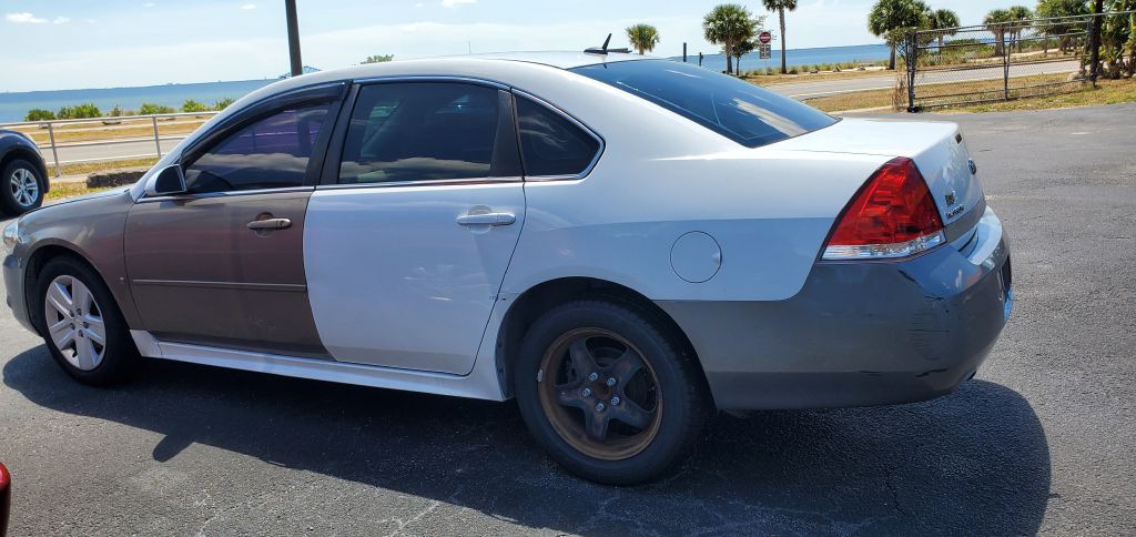 2010 Chevrolet Impala Image 2