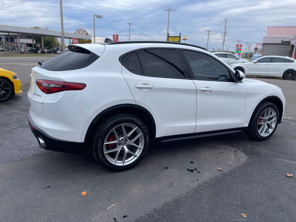 2018 Alfa Romeo Stelvio Image 4