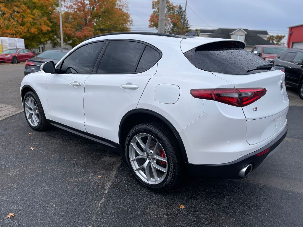 2018 Alfa Romeo Stelvio Image 5