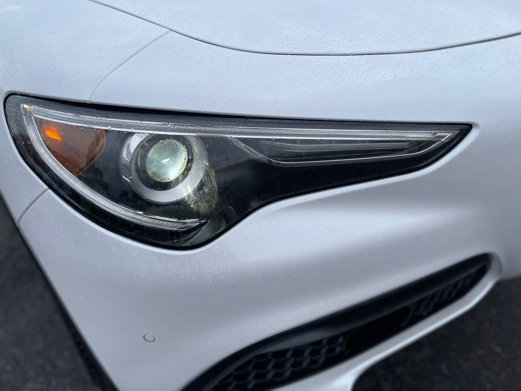 2018 Alfa Romeo Stelvio Image 8