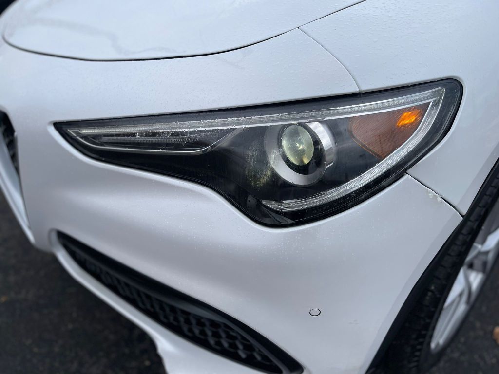2018 Alfa Romeo Stelvio Image 9