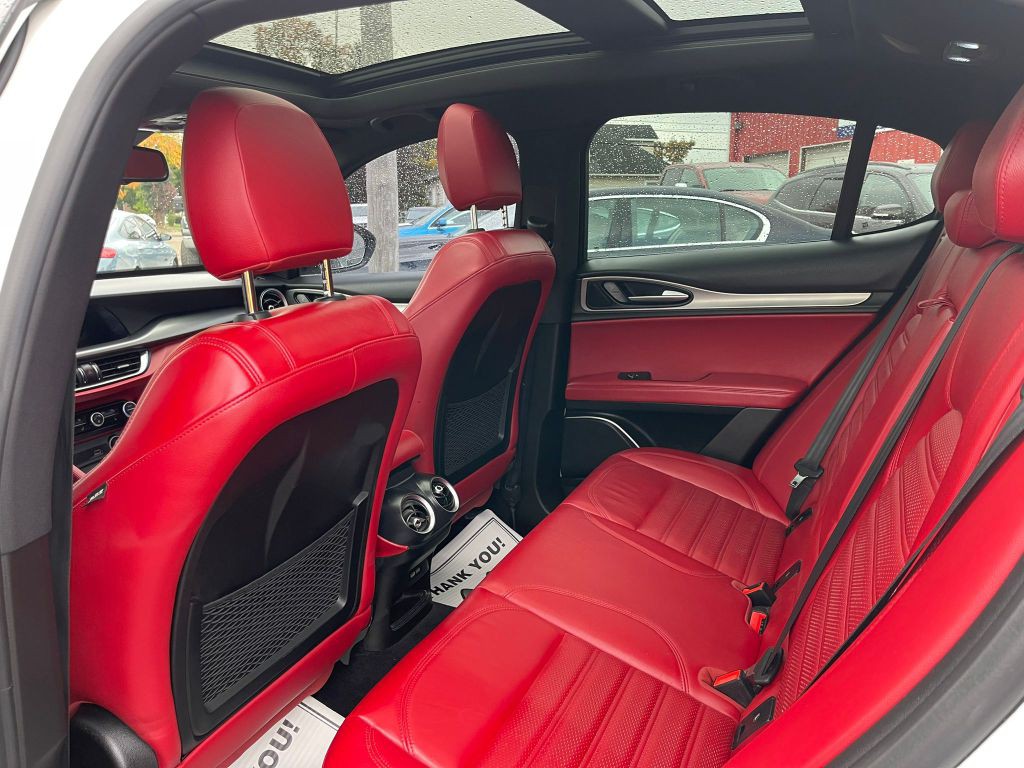 2018 Alfa Romeo Stelvio Image 17