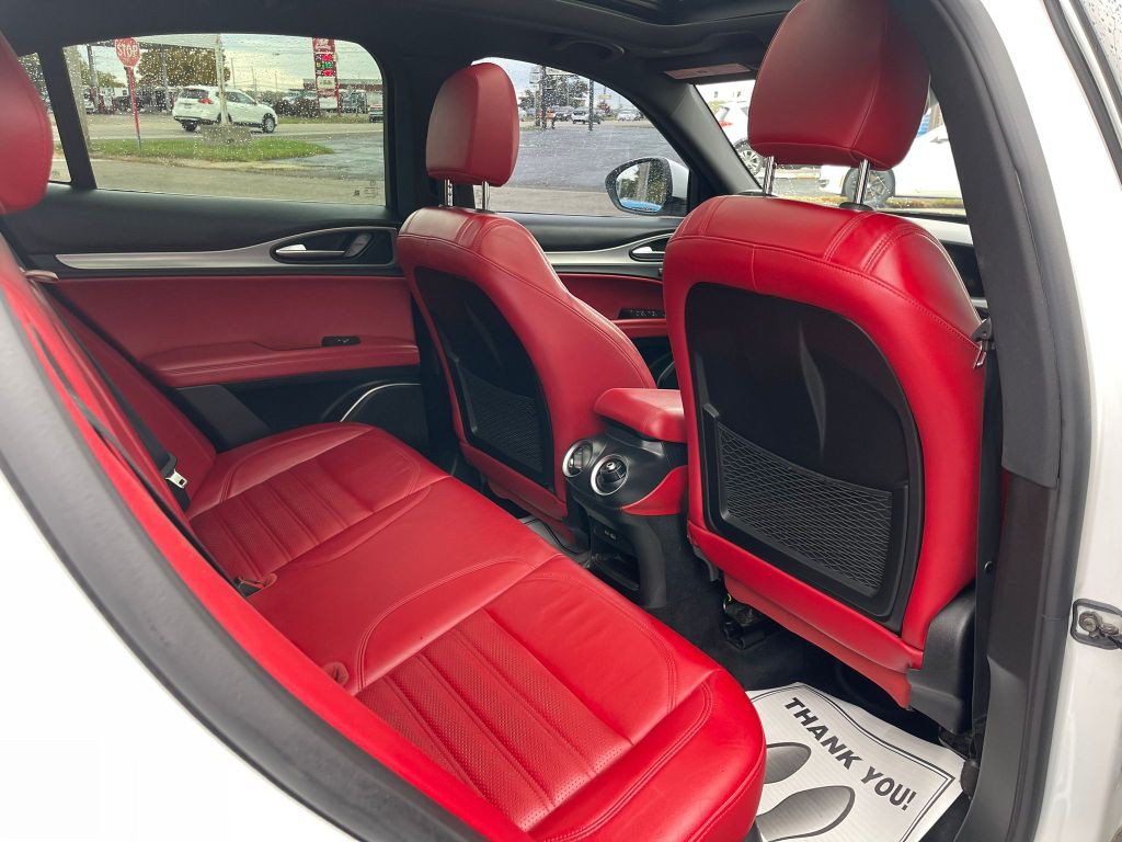 2018 Alfa Romeo Stelvio Image 18