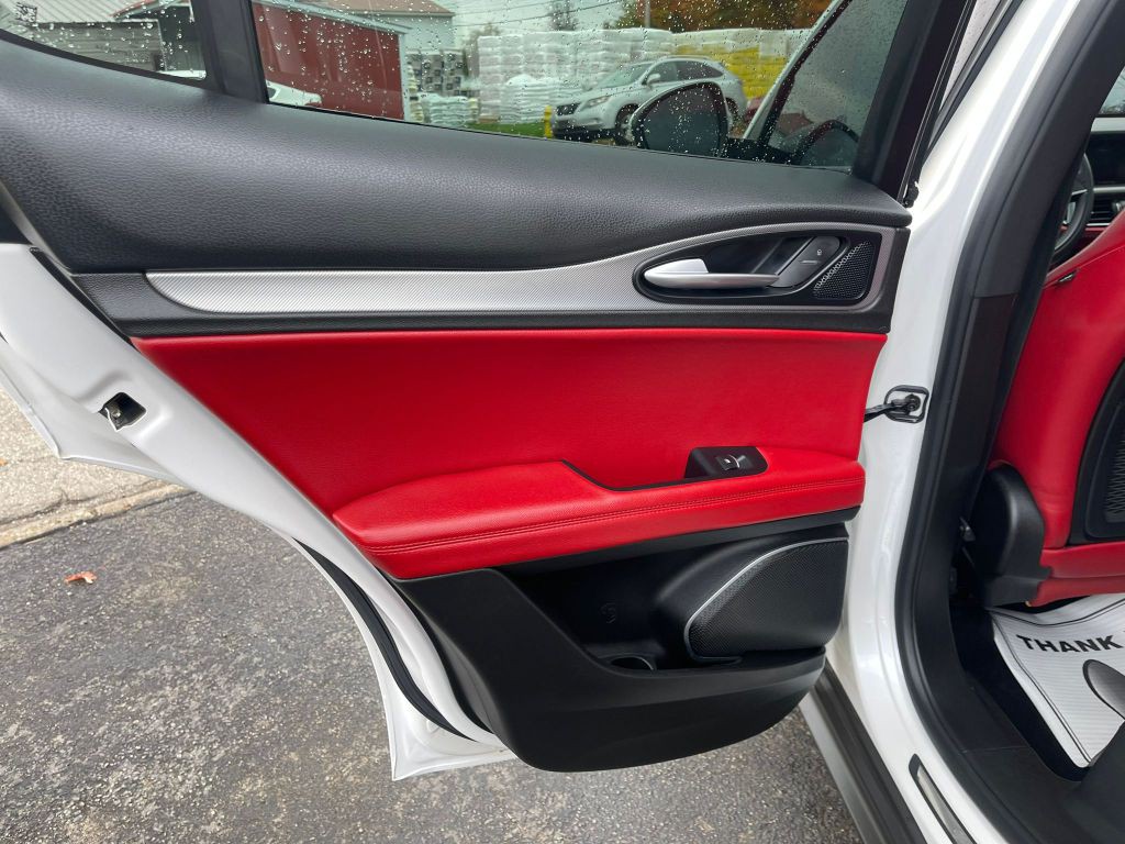 2018 Alfa Romeo Stelvio Image 19