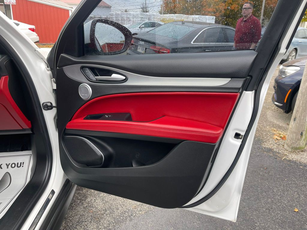 2018 Alfa Romeo Stelvio Image 20