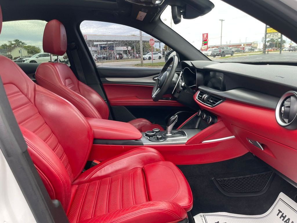 2018 Alfa Romeo Stelvio Image 21