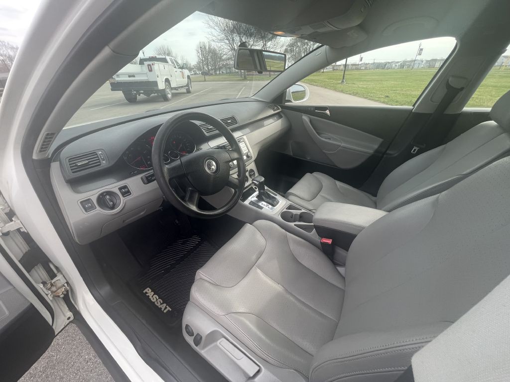 2007 Volkswagen Passat Image 10