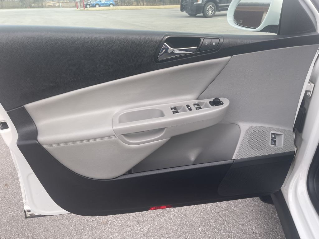 2007 Volkswagen Passat Image 11