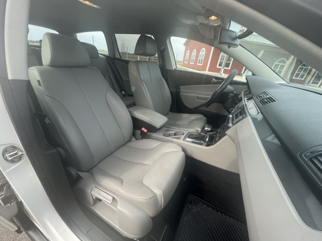 2007 Volkswagen Passat Image 13