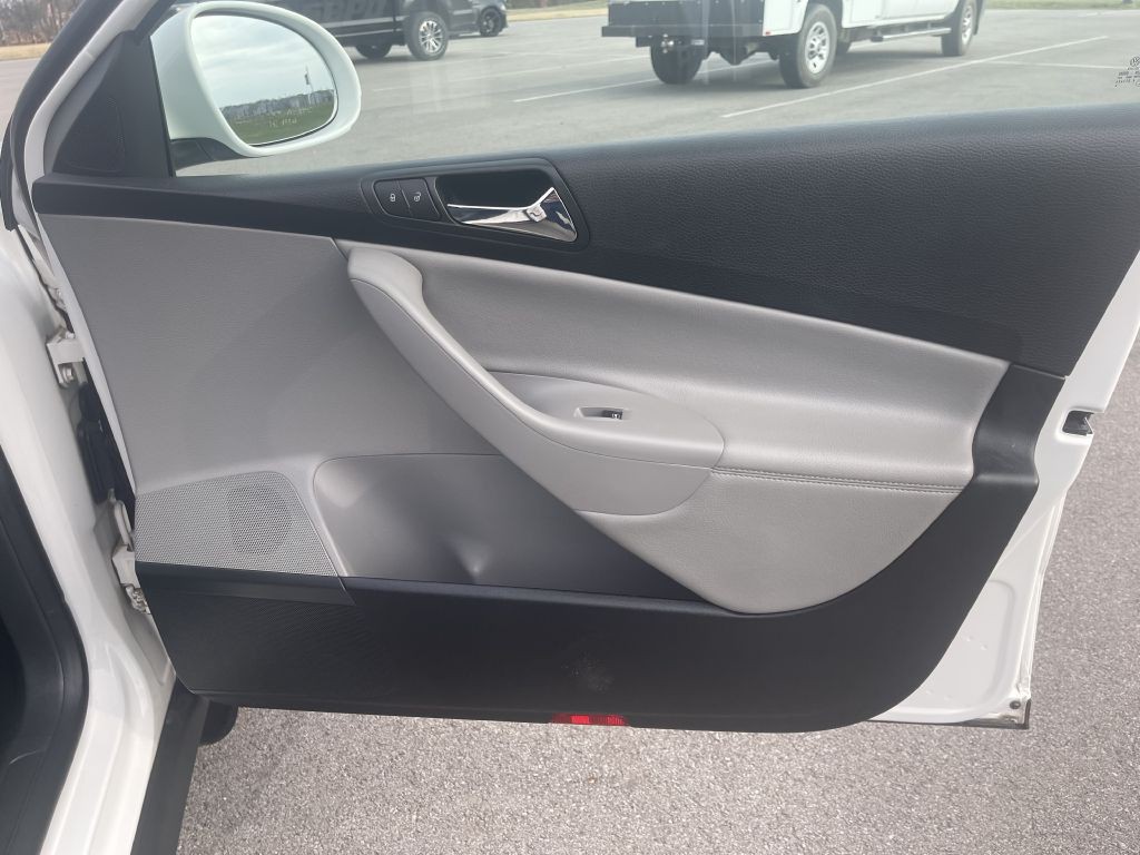 2007 Volkswagen Passat Image 14