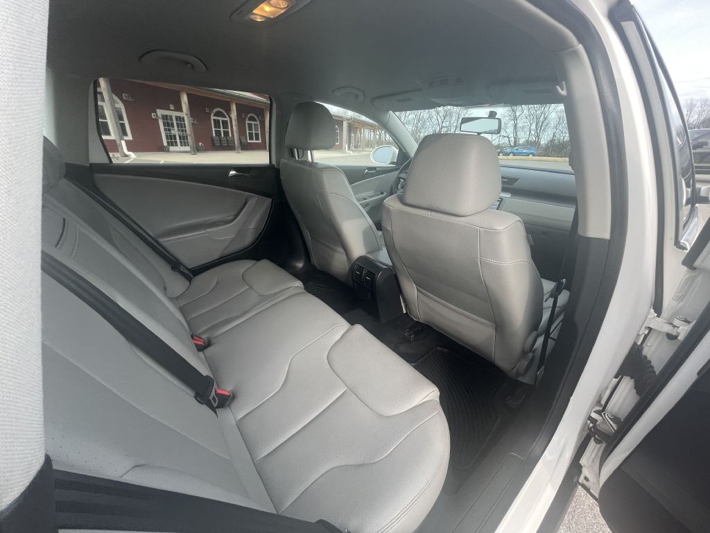 2007 Volkswagen Passat Image 15