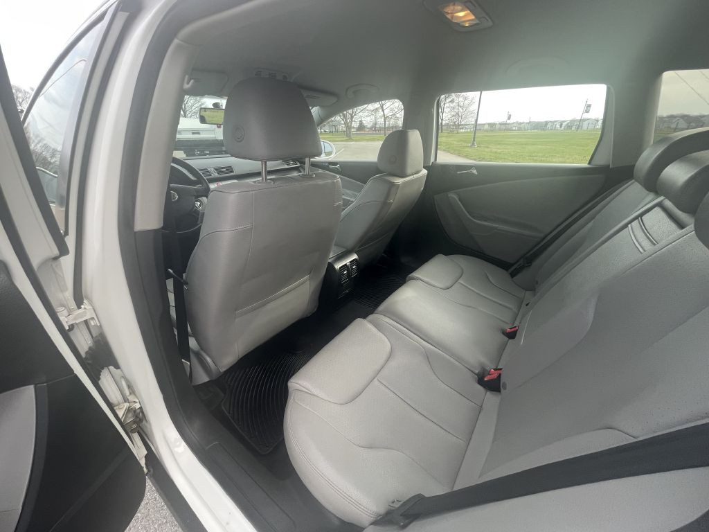 2007 Volkswagen Passat Image 17