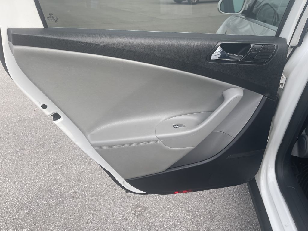 2007 Volkswagen Passat Image 18