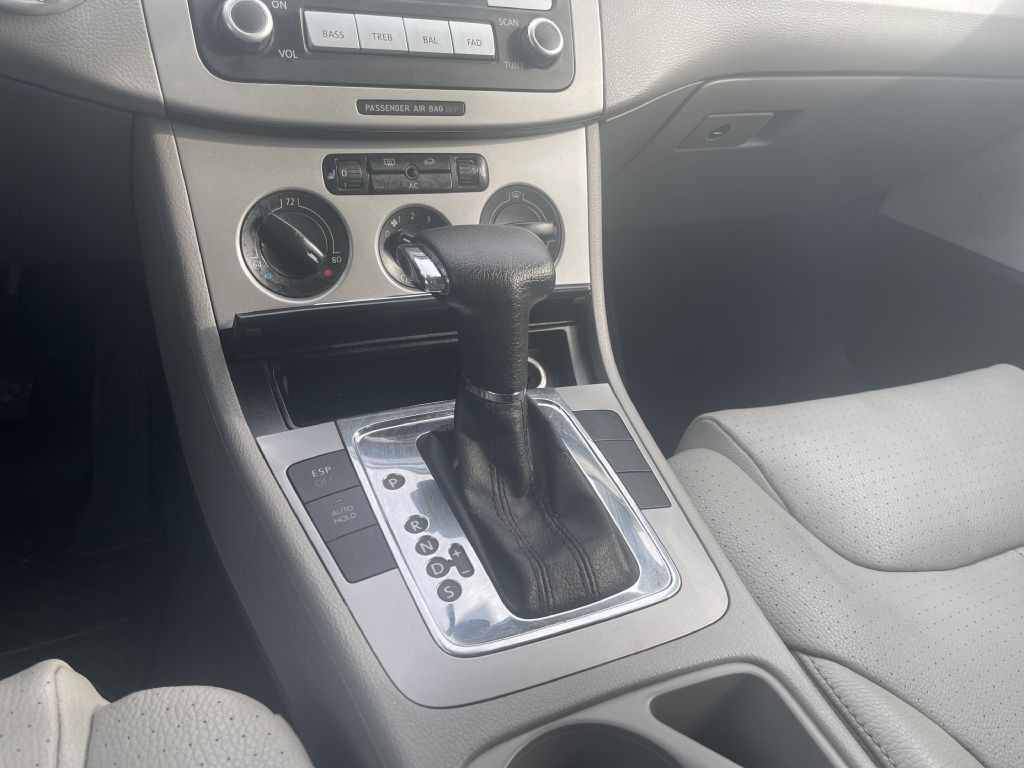 2007 Volkswagen Passat Image 23