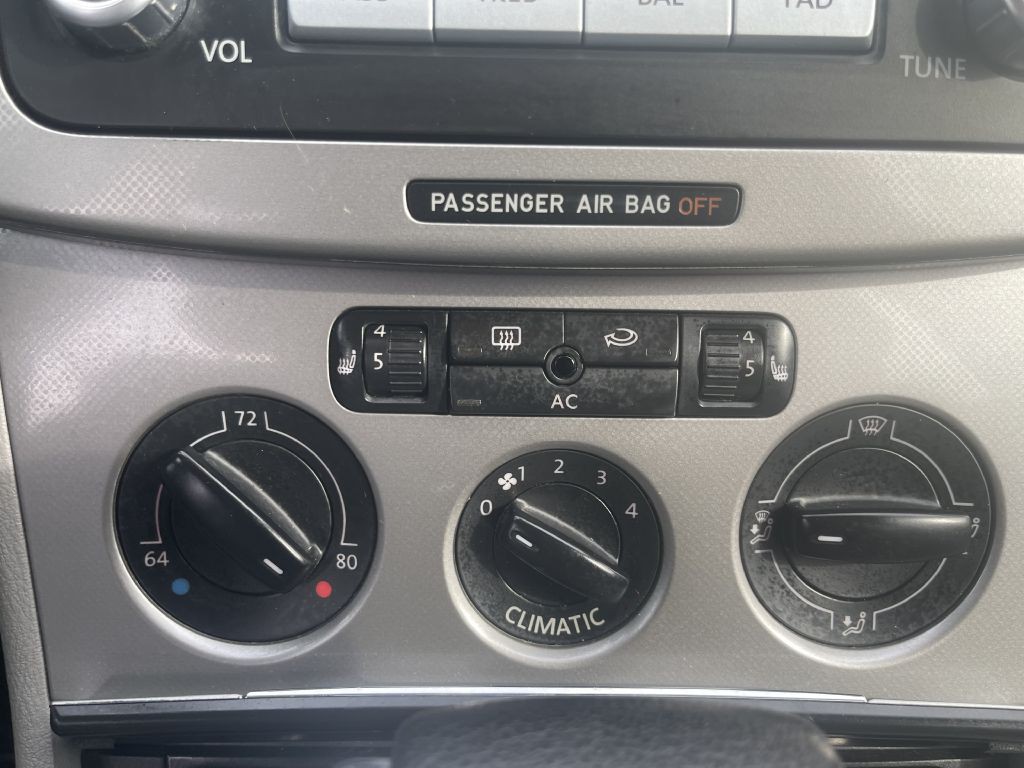 2007 Volkswagen Passat Image 24