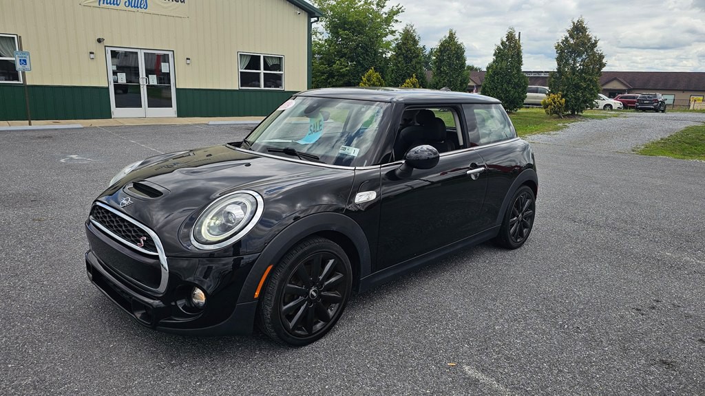 2019 MINI Cooper Image 1