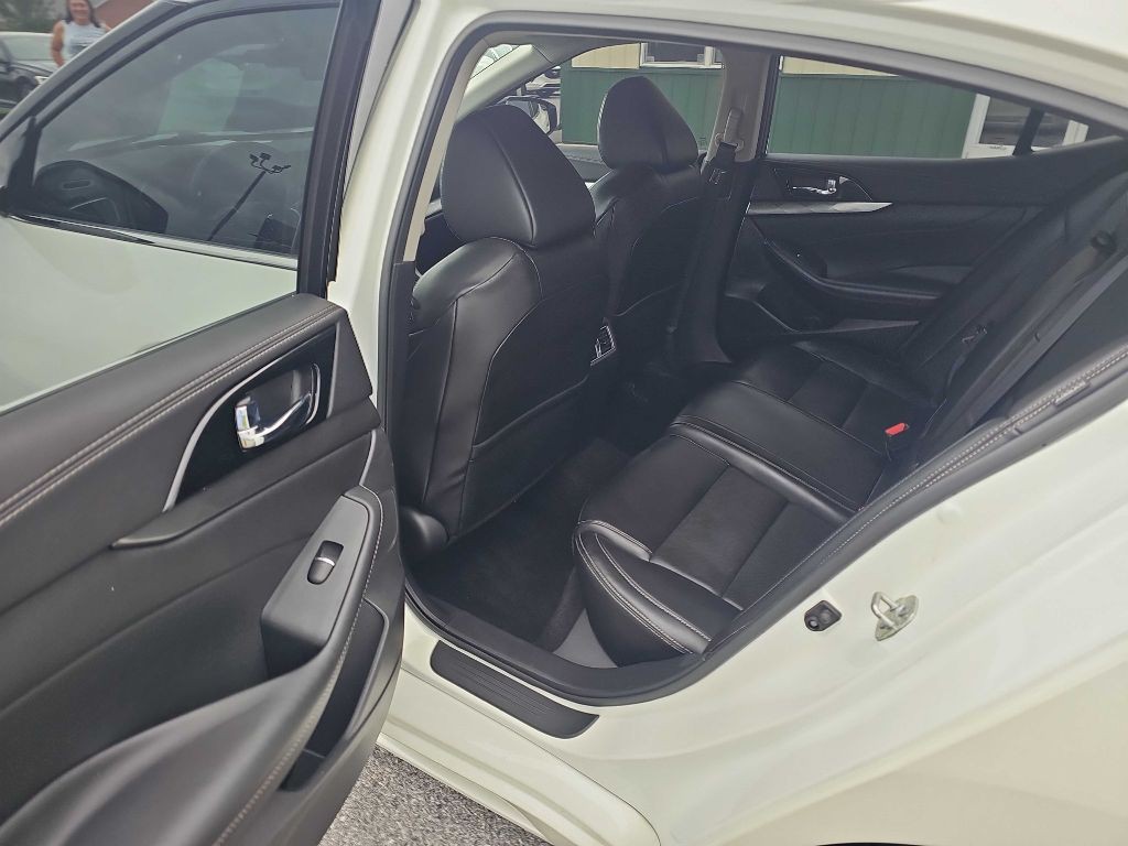 2021 Nissan Maxima Image 6