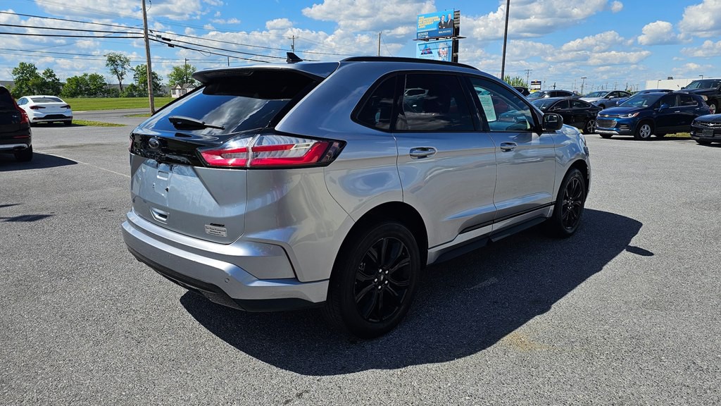 2022 Ford Edge Image 2