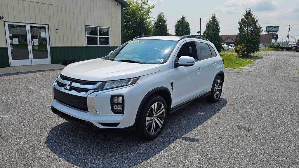 2022 Mitsubishi Outlander Image 1