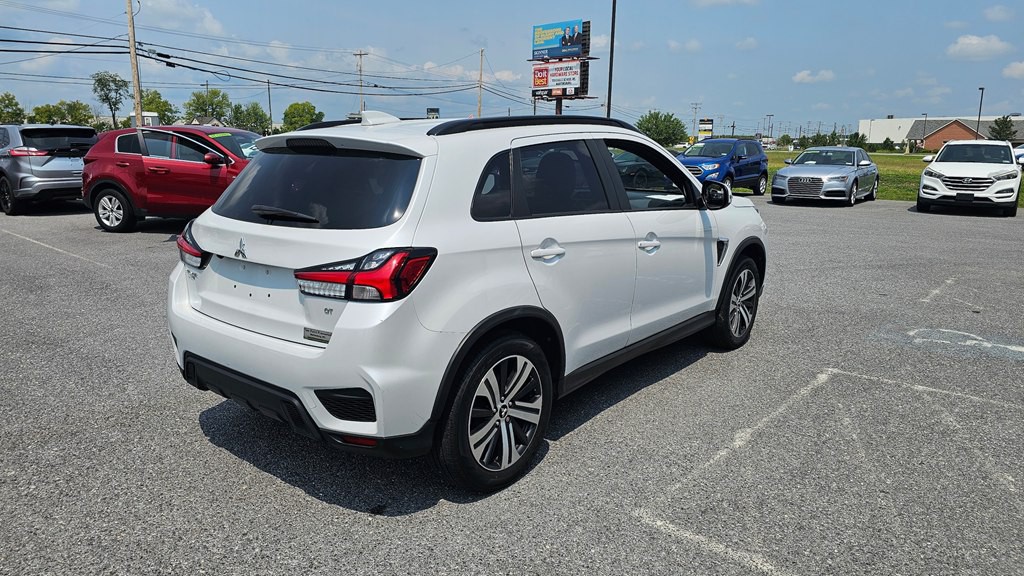 2022 Mitsubishi Outlander Image 3