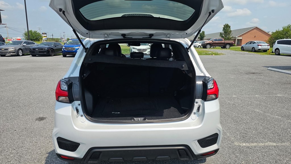 2022 Mitsubishi Outlander Image 4