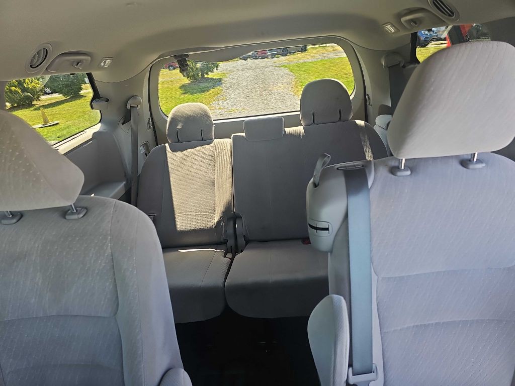 2017 Toyota Sienna Image 12