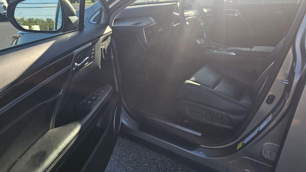 2017 Lexus RX Image 16
