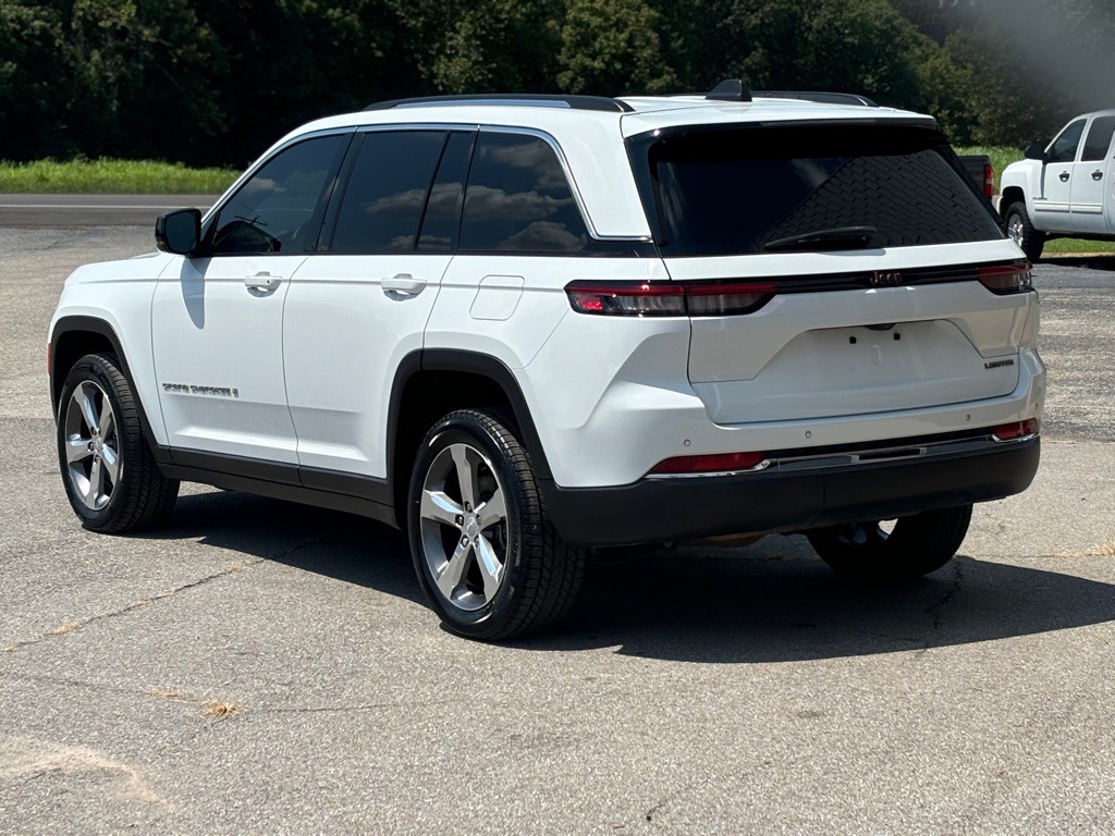 2022 Jeep Grand Cherokee Image 3