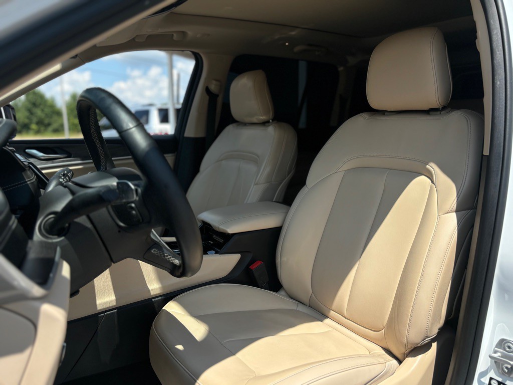 2022 Jeep Grand Cherokee Image 12